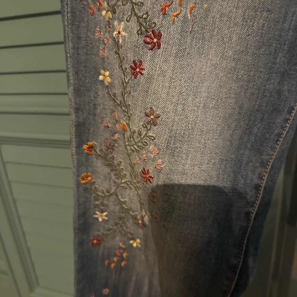 DRIFTWOOD Floral Embroidered Blue Flare Jeans Women’s size 31. Classic fit. - Picture 4 of 14